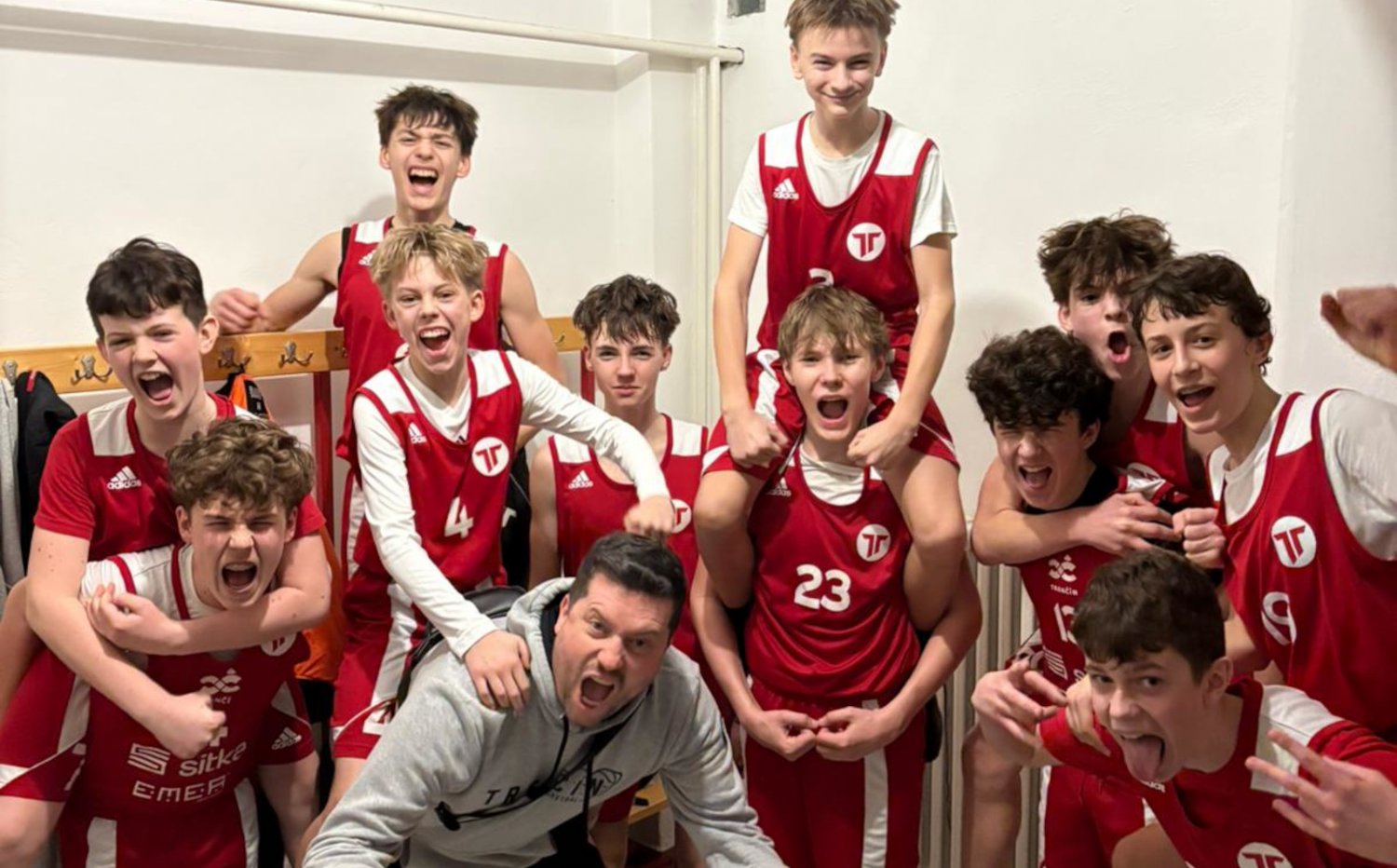 Akad�mia | V�azstvo �iakov, star�ie �ia�ky rast� od z�pasu k z�pasu