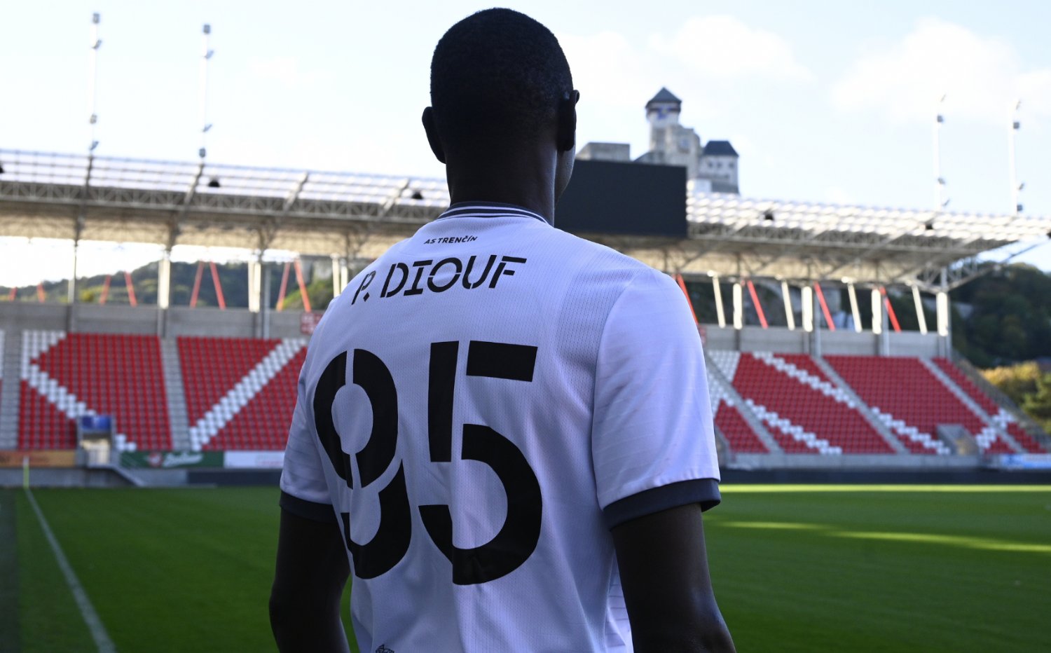 Klub | Papa Diouf podp�sal nov� trojro�n� kontrakt